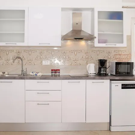 Lisa Guest house 3*